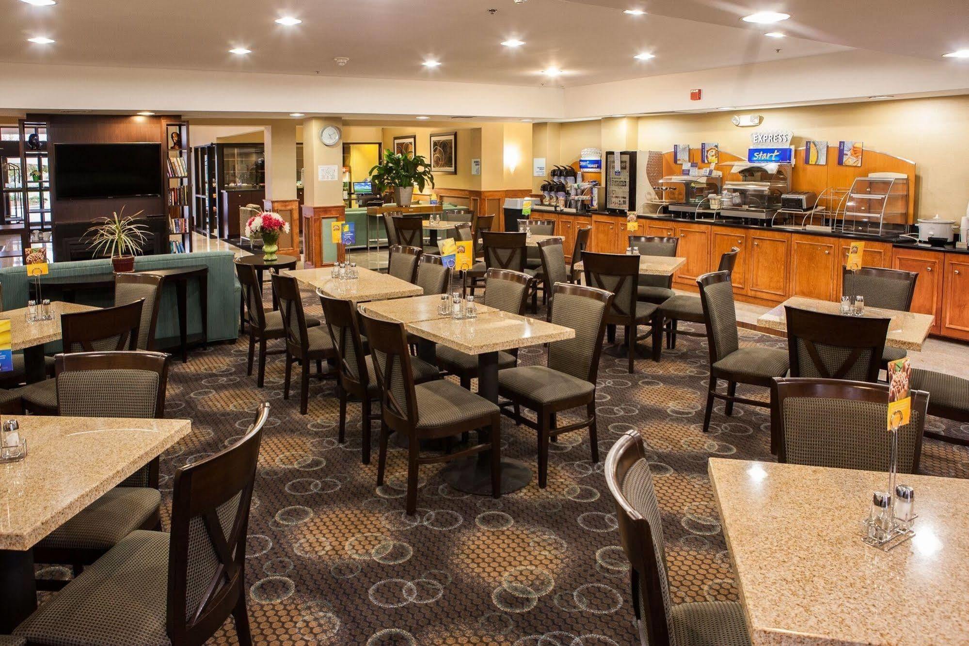 Holiday Inn Express Hotel & Suites Canton By Ihg Luaran gambar